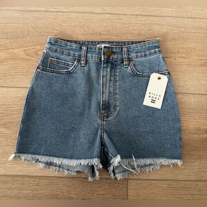 BILLABONG Blue Jean Shorts High-Waisted Frayed Hem 🩵🤍
*NEW WITH TAGS 🏷️